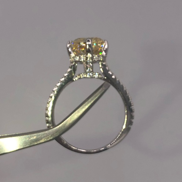2.5ct Canary Radiant Cut Ring - Picture 15 of 17